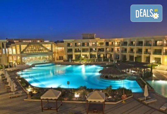 На почивка в Египет през есента! 7 нощувки на база All Inclusive в Hilton Resort 5* в Хургада, самолетен билет, летищни такси и трансфери - Снимка 2