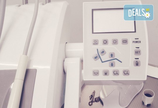 Преглед с интраорална камера, почистване на зъбен камък с ултразвук и полиране на зъби с Airflow от д-р Ценка Доганова! - Снимка 5