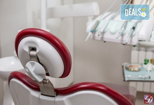 Обстоен дентален преглед, почистване на зъбен камък и зъбна плака с ултразвук и полиране с Air Flow в Deckoff Dental - Снимка 5