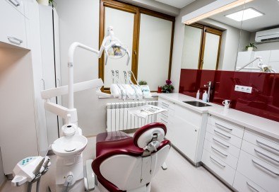 Обстоен дентален преглед, почистване на зъбен камък и зъбна плака с ултразвук и полиране с Air Flow в Deckoff Dental