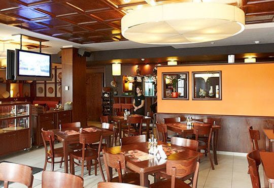 Меню за ДВАМА в Златна круша! ДВЕ пици по избор - големи или малки + ДВА домашни сладоледени десерта със сладко и крокан! - Снимка 6