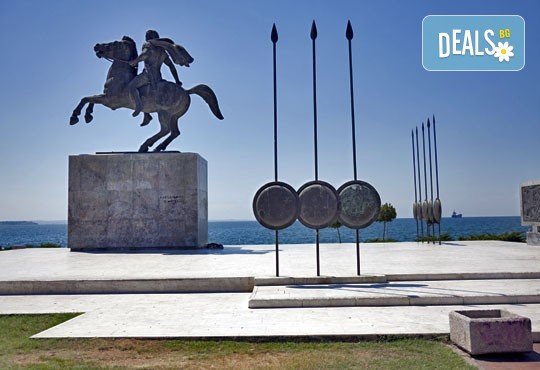 Еднодневна екскурзия през август до Солун, Гърция, с Глобул Турс! Транспорт, екскурзовод, панорамна обиколка и фотопауза при склуптурата „Веселите чадъри“ - Снимка 5
