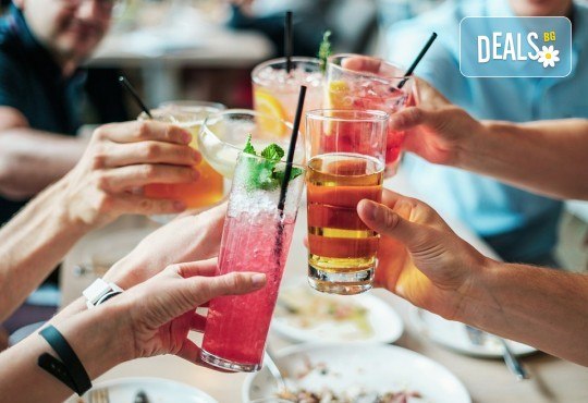 Свежо и изгодно! Вземете два разхлаждащи коктейла по избор от цялото меню на Royal Place Shisha Bar! - Снимка 1