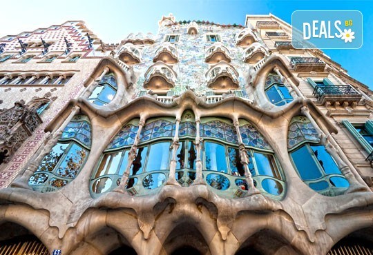 Barcelona Olé! Посрещнете новата 2019 г в Барселона с Trips2go! 4 нощувки със закуски хотел 4*, самолетен билет, трансфери и панорамен тур! - Снимка 3