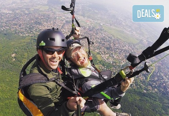 Тандемен полет с парапланер на лебедка край София или Сапарева баня + видеозаснемане от Полети и приключения! - Снимка 7