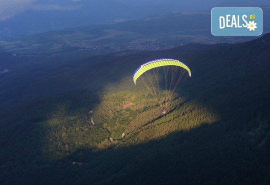 Тандемен полет с парапланер на лебедка край София или Сапарева баня + видеозаснемане от Полети и приключения! - Снимка 5