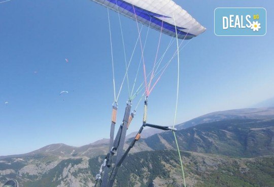 Тандемен полет с парапланер на лебедка край София или Сапарева баня + видеозаснемане от Полети и приключения! - Снимка 3