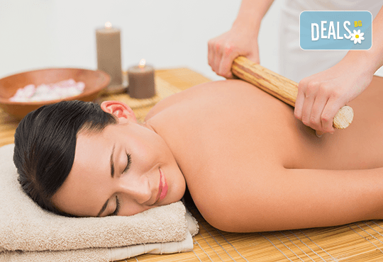 Африкански спортен масаж с бамбукови пръчки и етерични масла на фона на релаксираща музика в център Биохелт! - Снимка 1