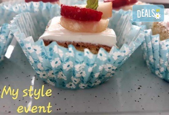 Сладко изкушение! 30 броя тортички със сметана и пресни плодове в кутия от My Style Event! - Снимка 5