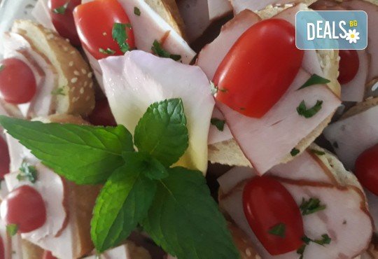 Микс плато от 30 броя мини сандвичи с месни деликатеси, сирена и зеленчуци от My Style Event! - Снимка 1