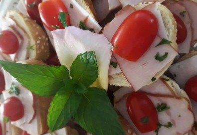 Микс плато от 30 броя мини сандвичи с месни деликатеси, сирена и зеленчуци от My Style Event!