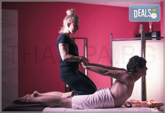 Силов тайландски масаж с класическо тайландско ходене по гърба 60 мин. и подарък: релакс в солна стая с халотерапия 40 мин., от Thai SPA! - Снимка 1