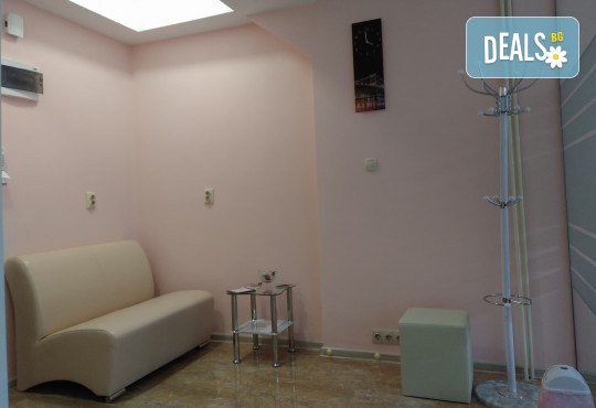 Обстоен първичен преглед, почистване на зъбен камък, полиране с Air Flow и БЕЗПЛАТЕН преглед на цялото семейство в DentaLux! - Снимка 4