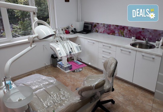 Обстоен първичен преглед, почистване на зъбен камък, полиране с Air Flow и БЕЗПЛАТЕН преглед на цялото семейство в DentaLux! - Снимка 3