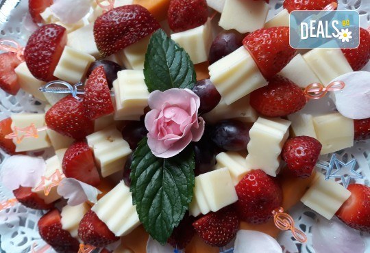 Специално предложение за Вашия повод! Вземете 120 броя коктейлни хапки с прошуто, ементал, грозде и пастърма от My Style Event! - Снимка 1