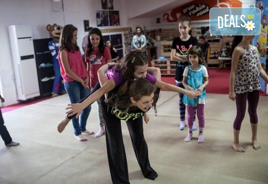 Четири посещения на танцова и театрална импровизация за деца в Sofia International Music & Dance Academy! - Снимка 2