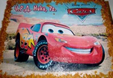 За рожден ден! Детска торта 16 парчета със снимка на любим герой, блат от мъфини, шоколадов крем и надпис пожелание от Muffin House!