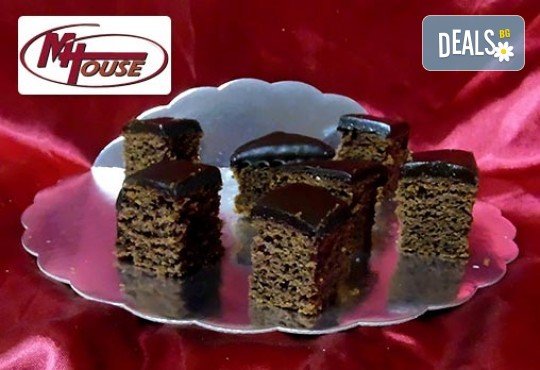 Сладък импулс! 50 или 100 броя сладки петифури микс в ШЕСТ различни вкусови стила от Muffin House - Снимка 9