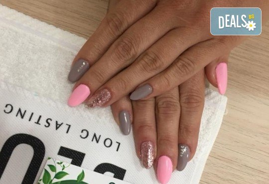 Прелестни цветове! Маникюр с гел лак Bluesky и 2 красиви декорации в Garden Studio! - Снимка 6