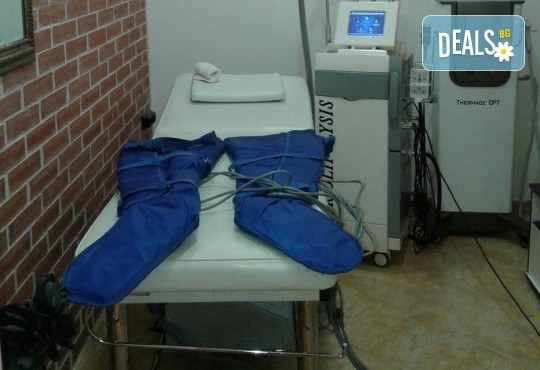 Красиви ръце! Маникюр с гел лак Bluesky и 2 декорации в салон за красота Алма Морел! - Снимка 6