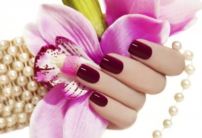 Безупречна визия! Дълготраен маникюр в цвят по избор от богатата палитра на Bluesky и бонус: сваляне на стар гел лак от Масажно студио Скорпио Релакс!