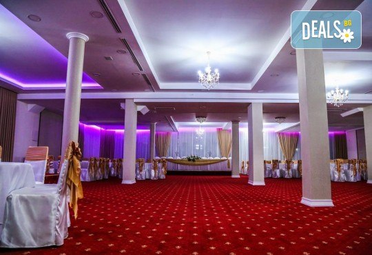 Ранни записвания за Нова година в Струмица, Македония! 2 нощувки със закуски и вечери в Hotel Emi 4*, празнична вечеря, транспорт и посещение на Мелник! - Снимка 6