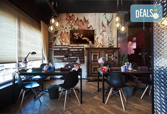 Класически маникюр с гел лак Bluesky и 2 авторски декорации на професионален принтер за маникюр + масаж на ръце от бар-маникюр Моre Sun в жк. Младост 3! - Снимка 8