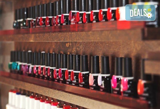 Класически маникюр с гел лак Bluesky и 2 авторски декорации на професионален принтер за маникюр + масаж на ръце от бар-маникюр Моre Sun в жк. Младост 3! - Снимка 5