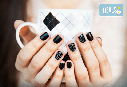 Класически маникюр с гел лак Bluesky и 2 авторски декорации на професионален принтер за маникюр + масаж на ръце от бар-маникюр Моre Sun в жк. Младост 3! - Снимка 1