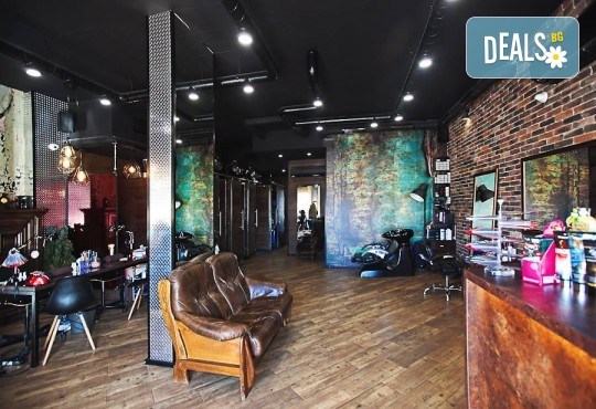 Медицинско почистване на лице с ултразвукова шпатула, вкарване на серум чрез ултразвук или диамантено микродермабразио в соларно и козметично студио Моre Sun в жк. Младост 3! - Снимка 8