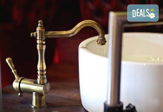 Медицинско почистване на лице с ултразвукова шпатула, вкарване на серум чрез ултразвук или диамантено микродермабразио в соларно и козметично студио Моre Sun в жк. Младост 3! - Снимка 13