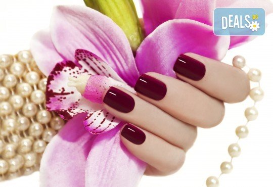 Безупречна визия! Дълготраен маникюр с гел лак Bluesky, в цвят по избор и бонус: сваляне на стар гел лак от Масажно студио Скорпио Релакс! - Снимка 1