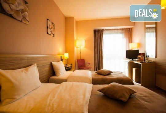 Нова Година 2019 в хотел Rin Grand 4*, Букурещ, с Караджъ Турс! 2 нощувки със закуски, транспорт, водач и програма - Снимка 4