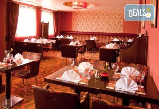 Нова Година 2019 в хотел Rin Grand 4*, Букурещ, с Караджъ Турс! 2 нощувки със закуски, транспорт, водач и програма - Снимка 7