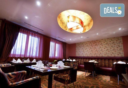 Нова Година 2019 в хотел Rin Grand 4*, Букурещ, с Караджъ Турс! 2 нощувки със закуски, транспорт, водач и програма - Снимка 6