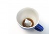 Направете подарък на себе си или на близък човек - ефектна синя керамична чаша с жаба в нея! - thumb 1