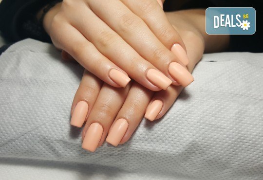 Маникюр с гел лак Bluesky, сваляне на стар гел лак, декорация с пигменти, брокати, фолио, декоративен пясък или до 10бр. камъчета + масаж с дълбоко хидратиращ крем във VM's Beauty House! - Снимка 8
