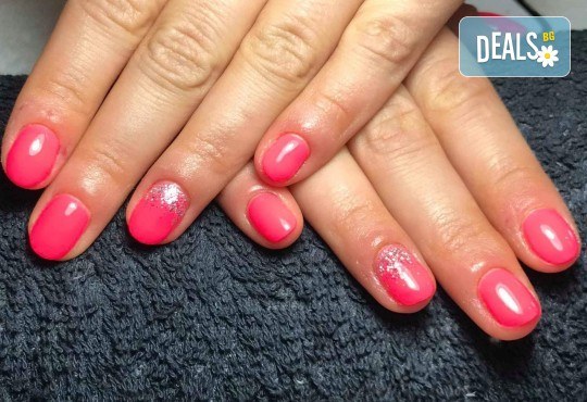 Маникюр с гел лак Bluesky, сваляне на стар гел лак, декорация с пигменти, брокати, фолио, декоративен пясък или до 10бр. камъчета + масаж с дълбоко хидратиращ крем във VM's Beauty House! - Снимка 9