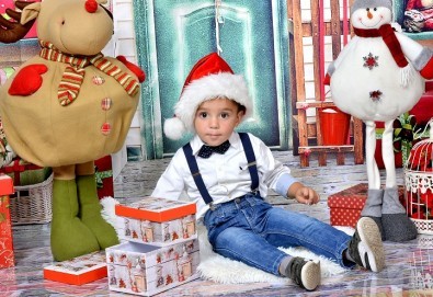 Семейна есенна или коледна фотосесия + подарък: фотокнига или еднолистен детски календар от Photosesia.com!