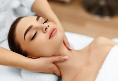 Ултразвуково почистване на лице, хидратираща терапия и дрениращ лифтинг масаж в козметично студио Ма Бел!