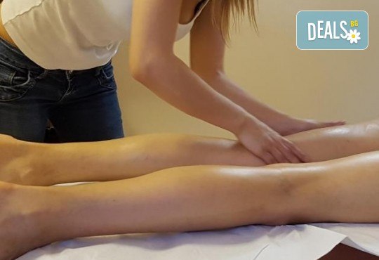 Класически, релаксиращ, спортен или точков масаж на цяло тяло с масажни масла в Масажно Студио Relax! - Снимка 4
