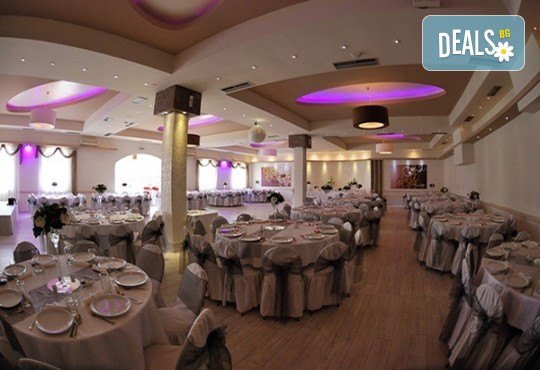 Посрещнете Нова година 2019 в Пирот! Празнична вечеря в ресторант Диана с музика на живо и неограничен алкохол, със собствен или организиран транспорт - Снимка 5