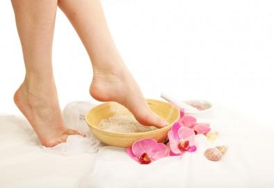 Перфектен педикюр със страхотен цвят O.P.I. и релаксираща масажна терапия на ходилата в Салон Мечта!