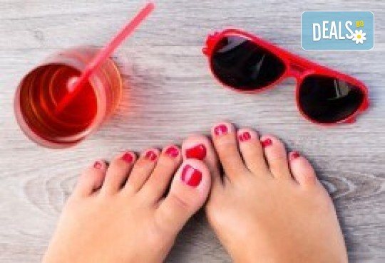 Перфектен педикюр със страхотен цвят O.P.I. и релаксираща масажна терапия на ходилата в Салон Мечта! - Снимка 2