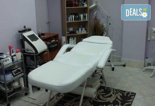 Комбинирано почистване на лице с професионална био козметика Dr. Spiller в козметично студио Beauty! - Снимка 7