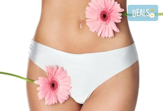 Кадифено гладка кожа с кола маска на зона интим за жени в козметично студио Beauty! - Снимка 1