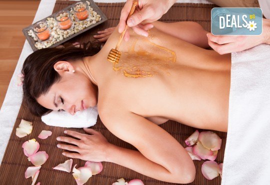 Релакс и здраве! Лечебен детоксикиращ масаж с мед на гръб и пилинг във Фризьорски салон Moataz Style! - Снимка 1