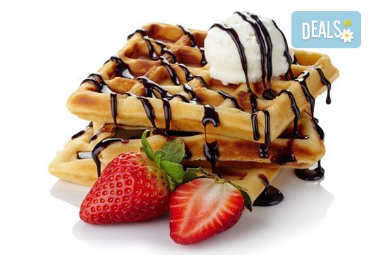 Започнете деня с топъл шоколад и гофрета с топинг, плодове и сладолед в Royal Place Shisha Bar! - Снимка 1