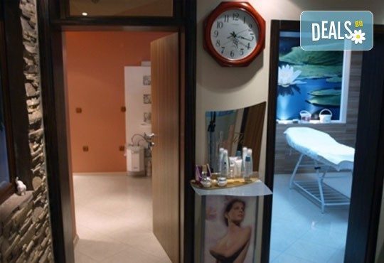 Комбинирана избелваща и анти-ейдж терапия за лице с био пилинг и вливане на кислород, срещу ситни бръчки, пигментни петна, белези от акне и неравномерен тен в центрове Енигма в София, Пловдив или Варна! - Снимка 7