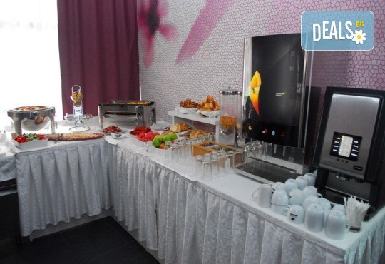 Нова година 2019 на брега на Черногорската ривиера! 4 нощувки cъс закуски и 3 вечери в Хотел Magnolia 4* на Черногорската ривиера - гр. Тиват, собствен транспорт - Снимка 11
